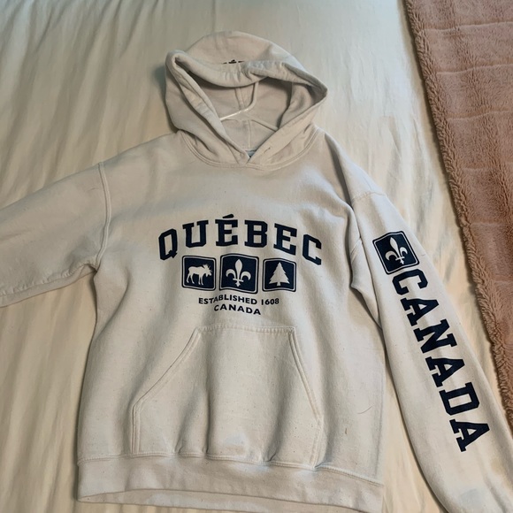 Cute white quebec hoodie!! - Picture 1 of 2